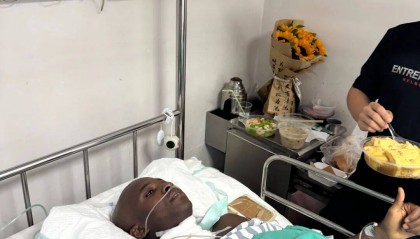 广西平果队受伤球员已完成手术,俱乐部发图报平安:诊断为颈部骨折,正在术后恢复中