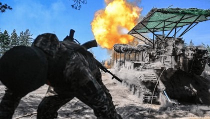 俄军逆天打法根本防不住！俄乌爆发矿井血战，普京连夜宣布大消息