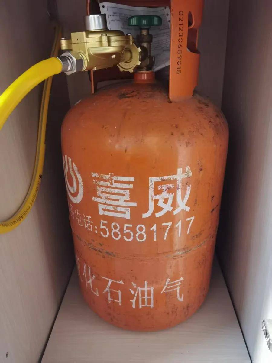 “洗澡靠亲戚，饭也烧不了”！上海一老小区春节遭遇“气荒”，居民愁煞