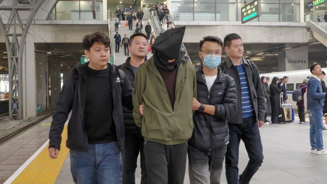 南京警方破获一起15年前命案积案！嫌疑人用“技术”开锁，盗窃时遇房主呼救持刀杀人