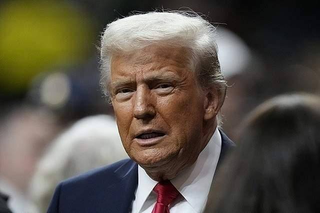 美军改变打法，一炮击穿胡塞“心脏”，伊朗按兵不动，在等什么？