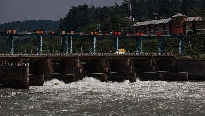 暴雨致巴基斯坦超100人伤亡之际，印度水坝开闸向下游泄洪