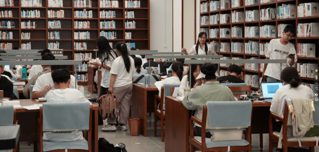 8万人躲进26℃的图书馆过夏天？晋中市图书馆成为年轻人最新社交方式！