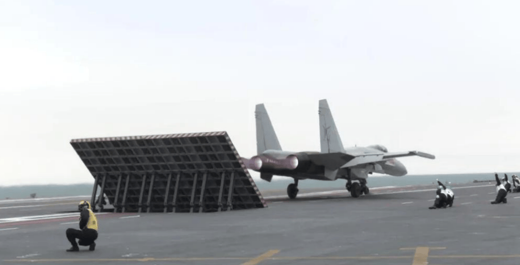 福建舰电弹歼-35后,美国人很会自我安慰:幸好我们蒸汽弹射还是第一