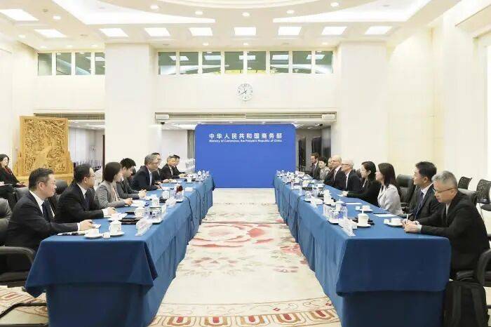 王文涛部长会见苹果公司首席执行官库克