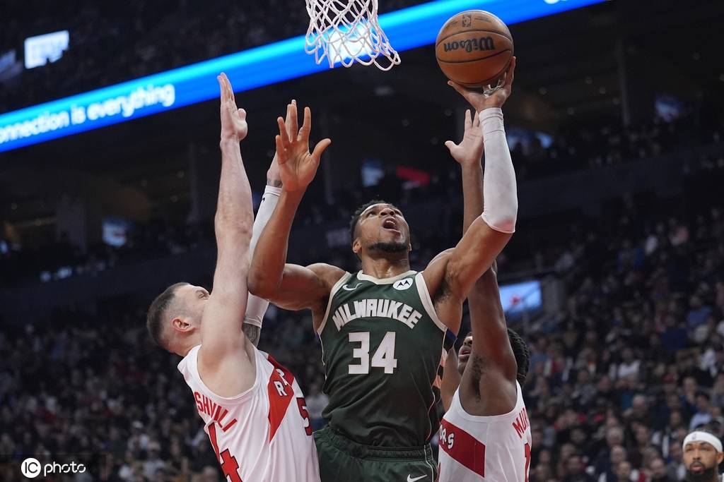 巴恩斯23分字母哥22分8板 猛龙主场大胜雄鹿